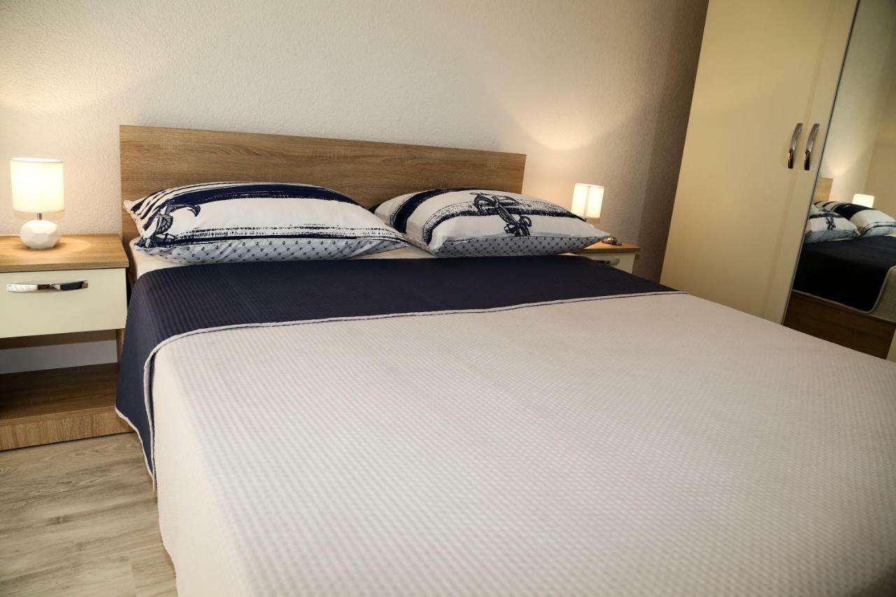 Apartment Marina Pavic Хвар Экстерьер фото